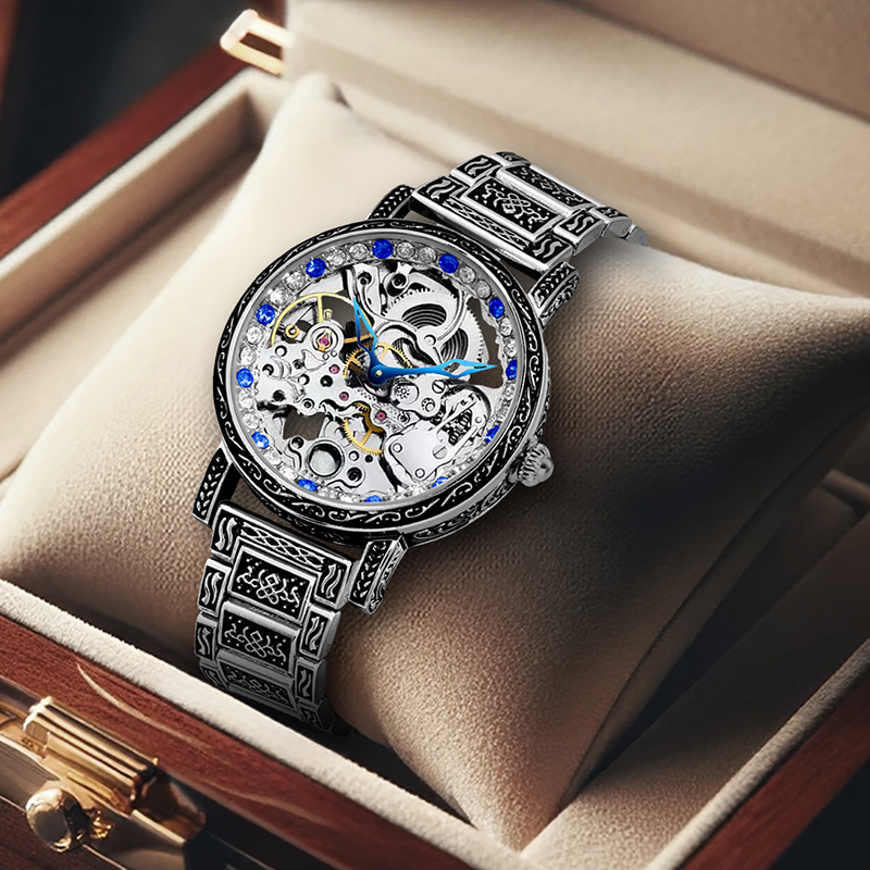A men's vintage luxury high-st - Luxury Watch Engraving incelemesi ve fiyatı