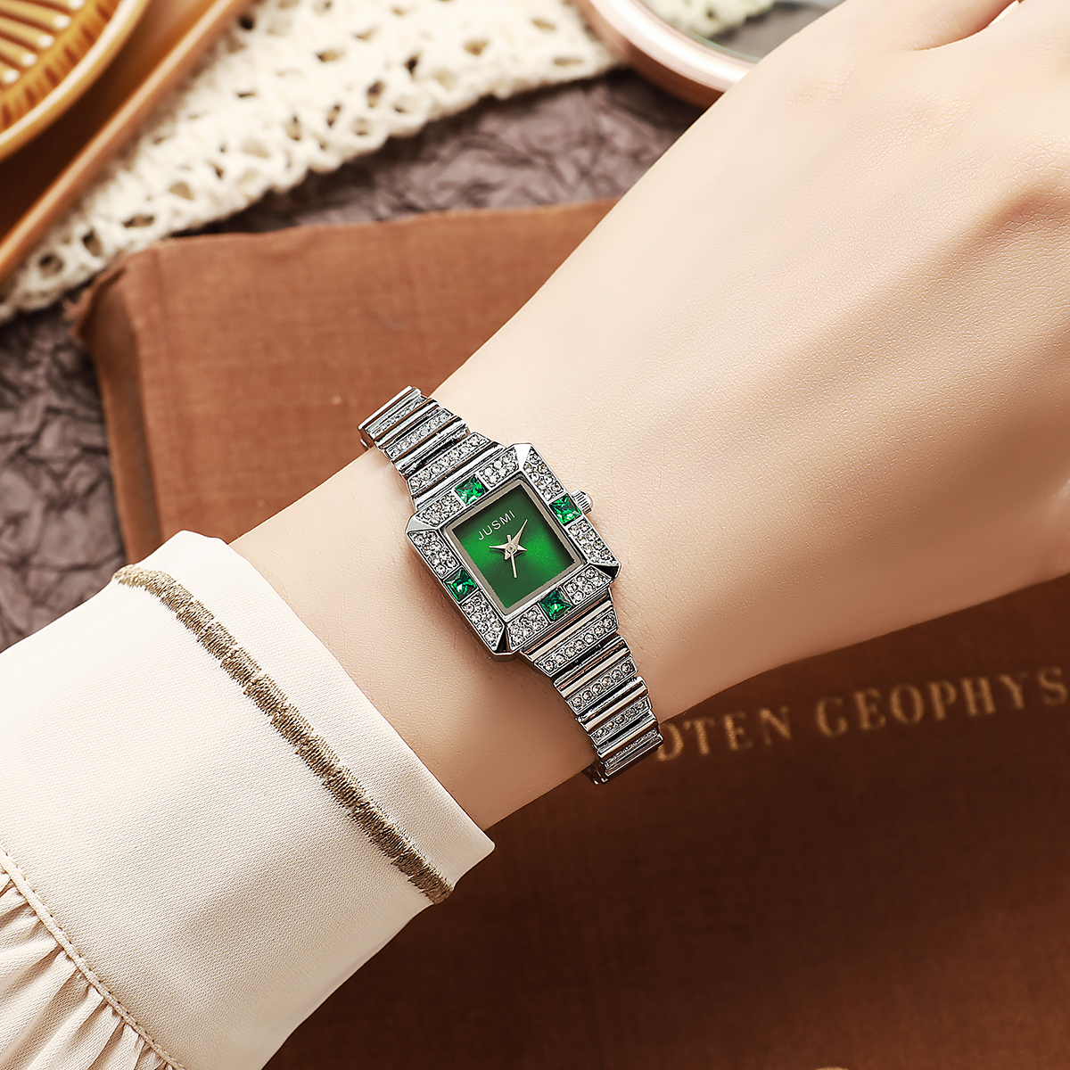 Luxury Gemstone Square Women's - Luxury Watch With Green Dial incelemesi ve fiyatı