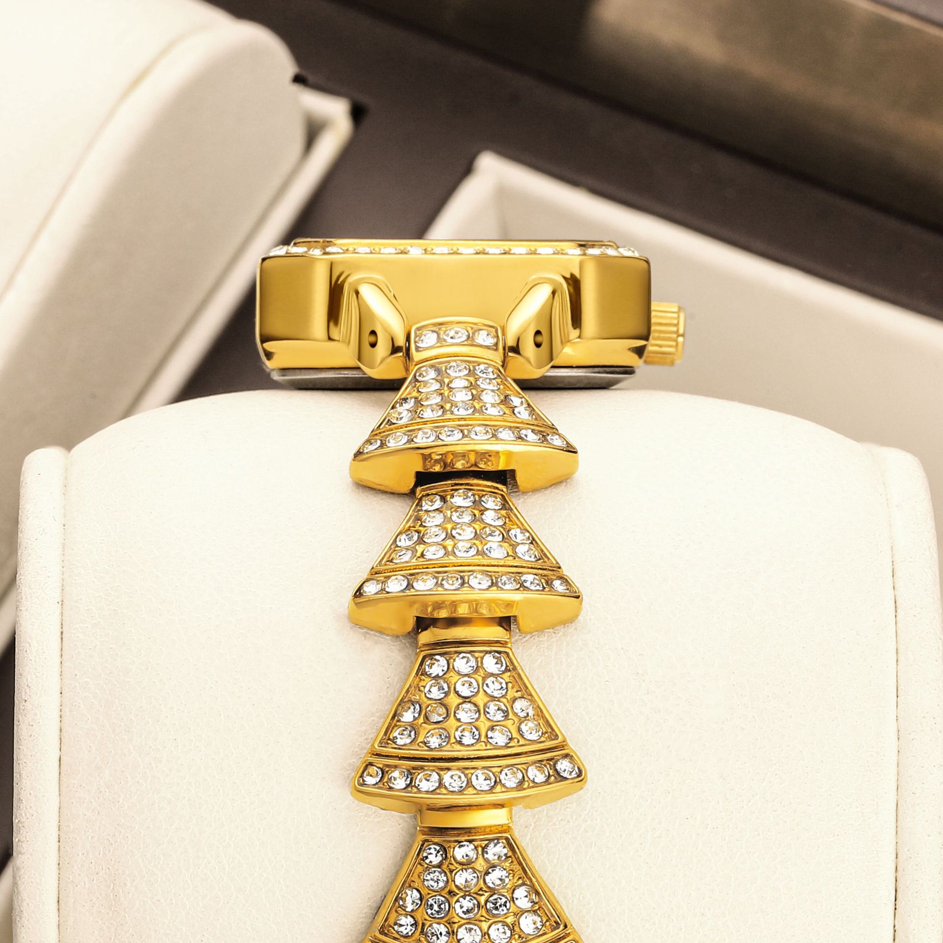 Yalalusi Diamond Engraved Squa - Luxury Watch Engraving incelemesi ve fiyatı